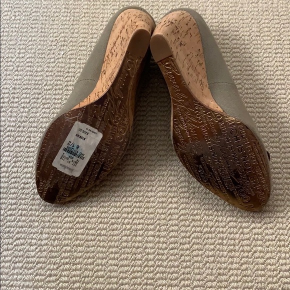 Beverly Feldman open toe wedge heel pump - Picture 3 of 4